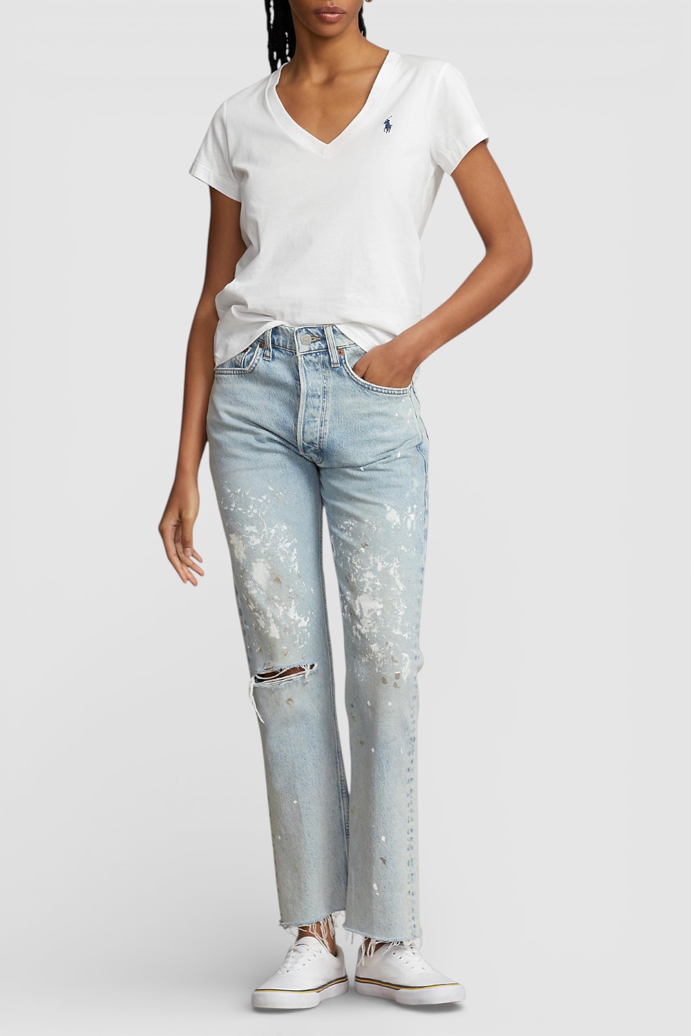 תמונת כל הלוק של חולצת טי